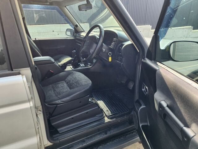 Чорний Ленд Ровер Діскавері, об'ємом двигуна 2.5 л та пробігом 130 тис. км за 6341 $, фото 14 на Automoto.ua