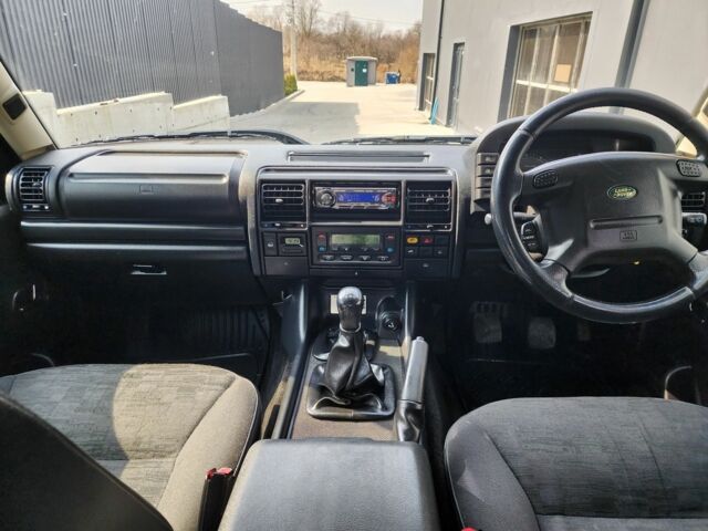 Чорний Ленд Ровер Діскавері, об'ємом двигуна 2.5 л та пробігом 130 тис. км за 6341 $, фото 22 на Automoto.ua