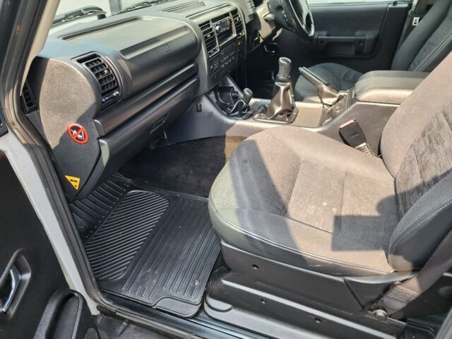 Чорний Ленд Ровер Діскавері, об'ємом двигуна 2.5 л та пробігом 130 тис. км за 6341 $, фото 19 на Automoto.ua