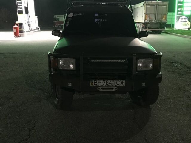 Черный Ленд Ровер Дискавери, объемом двигателя 2.5 л и пробегом 300 тыс. км за 6199 $, фото 1 на Automoto.ua