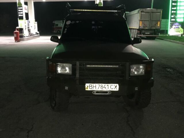 Черный Ленд Ровер Дискавери, объемом двигателя 2.5 л и пробегом 300 тыс. км за 6199 $, фото 2 на Automoto.ua