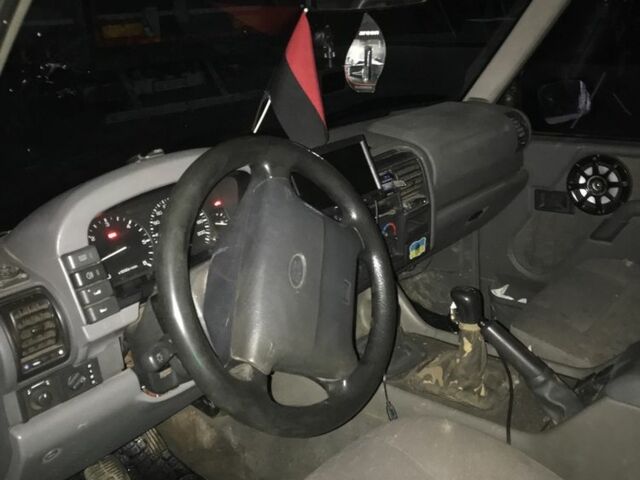 Черный Ленд Ровер Дискавери, объемом двигателя 2.5 л и пробегом 300 тыс. км за 6199 $, фото 7 на Automoto.ua