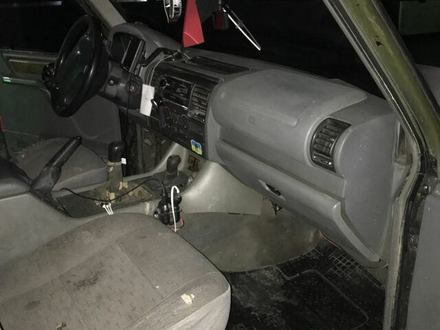 Черный Ленд Ровер Дискавери, объемом двигателя 2.5 л и пробегом 300 тыс. км за 6199 $, фото 17 на Automoto.ua