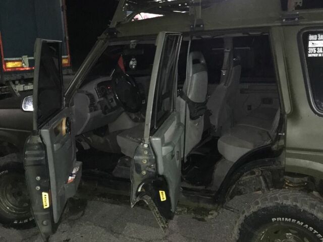 Черный Ленд Ровер Дискавери, объемом двигателя 2.5 л и пробегом 300 тыс. км за 6199 $, фото 10 на Automoto.ua