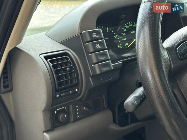 Черный Ленд Ровер Дискавери, объемом двигателя 2.5 л и пробегом 322 тыс. км за 9000 $, фото 13 на Automoto.ua