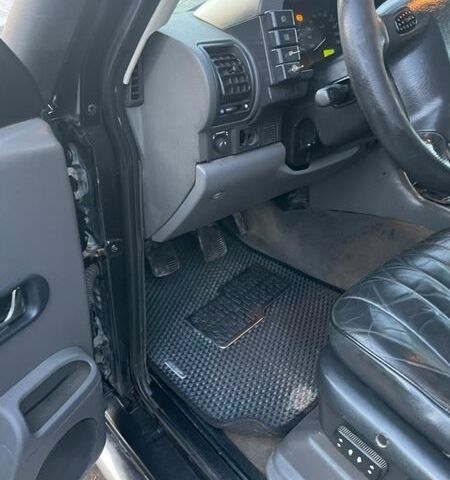 Черный Ленд Ровер Дискавери, объемом двигателя 2.5 л и пробегом 300 тыс. км за 10300 $, фото 2 на Automoto.ua