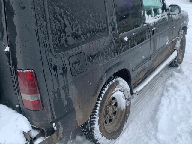 Черный Ленд Ровер Дискавери, объемом двигателя 2.5 л и пробегом 300 тыс. км за 2600 $, фото 4 на Automoto.ua