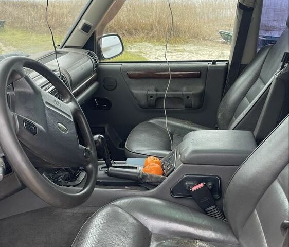 Черный Ленд Ровер Дискавери, объемом двигателя 2.5 л и пробегом 300 тыс. км за 3800 $, фото 7 на Automoto.ua