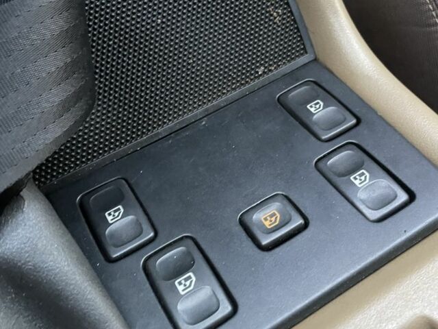 Чорний Ленд Ровер Діскавері, об'ємом двигуна 2.5 л та пробігом 170 тис. км за 6200 $, фото 13 на Automoto.ua