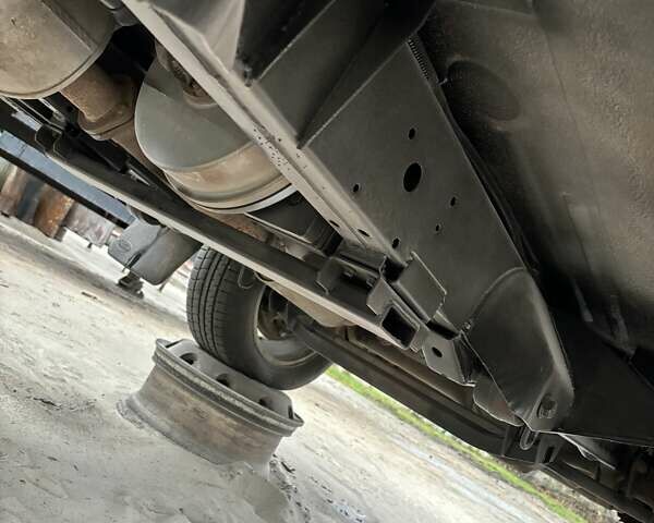 Черный Ленд Ровер Дискавери, объемом двигателя 2.5 л и пробегом 370 тыс. км за 12500 $, фото 3 на Automoto.ua