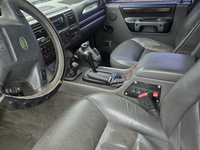 Чорний Ленд Ровер Діскавері, об'ємом двигуна 2.5 л та пробігом 450 тис. км за 5600 $, фото 5 на Automoto.ua