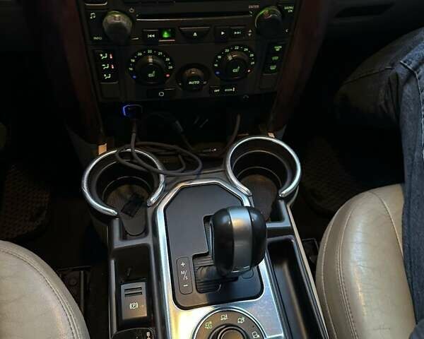 Чорний Ленд Ровер Діскавері, об'ємом двигуна 2.72 л та пробігом 250 тис. км за 9500 $, фото 21 на Automoto.ua