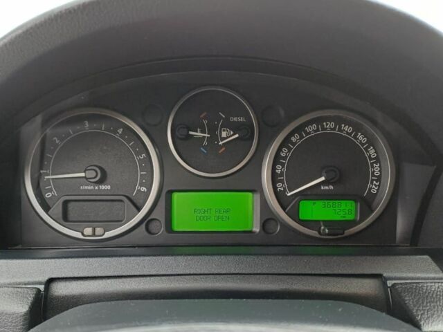 Черный Ленд Ровер Дискавери, объемом двигателя 0 л и пробегом 370 тыс. км за 4500 $, фото 9 на Automoto.ua