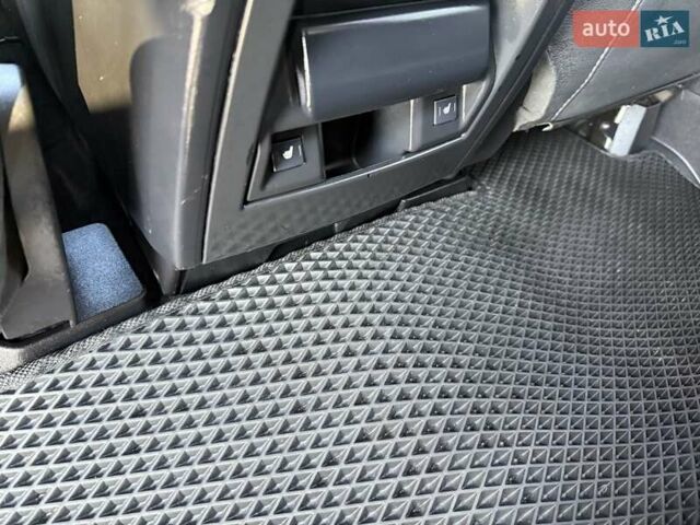 Ленд Ровер Дискавери 2007 в Черновцах на Automoto.ua Черный Ленд Ровер Дискавери, объемом двигателя 2.7 л и пробегом 311 тыс. км за 13800 $, фото 17 на Automoto.ua