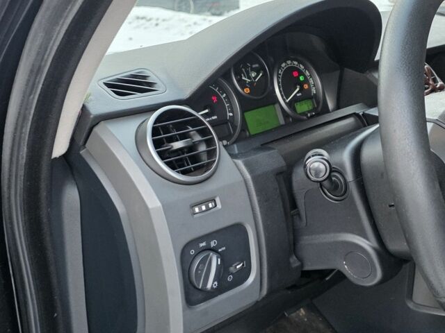 Черный Ленд Ровер Дискавери, объемом двигателя 2.7 л и пробегом 237 тыс. км за 3888 $, фото 20 на Automoto.ua