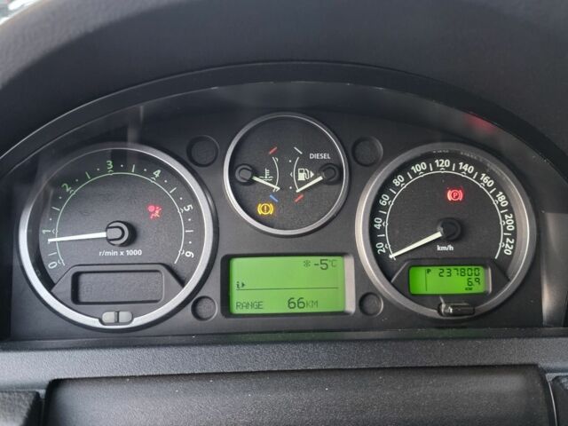 Черный Ленд Ровер Дискавери, объемом двигателя 2.7 л и пробегом 237 тыс. км за 3888 $, фото 22 на Automoto.ua