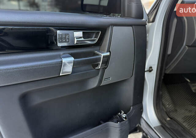 Чорний Ленд Ровер Діскавері, об'ємом двигуна 3 л та пробігом 260 тис. км за 15500 $, фото 9 на Automoto.ua