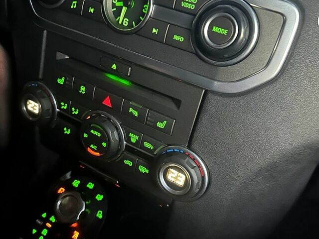 Черный Ленд Ровер Дискавери, объемом двигателя 3 л и пробегом 225 тыс. км за 16500 $, фото 8 на Automoto.ua