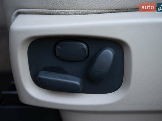 Черный Ленд Ровер Дискавери, объемом двигателя 3 л и пробегом 192 тыс. км за 22500 $, фото 38 на Automoto.ua