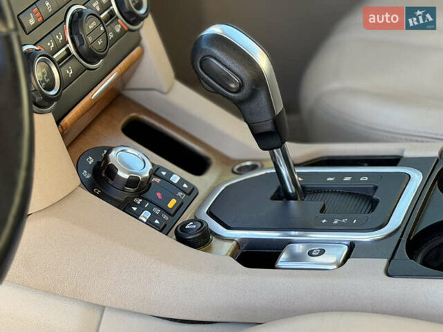 Черный Ленд Ровер Дискавери, объемом двигателя 3 л и пробегом 299 тыс. км за 17500 $, фото 45 на Automoto.ua