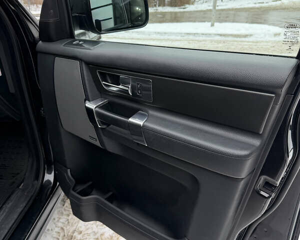 Чорний Ленд Ровер Діскавері, об'ємом двигуна 2.99 л та пробігом 304 тис. км за 23000 $, фото 10 на Automoto.ua