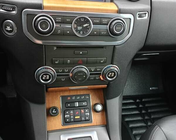 Черный Ленд Ровер Дискавери, объемом двигателя 3 л и пробегом 220 тыс. км за 20700 $, фото 16 на Automoto.ua