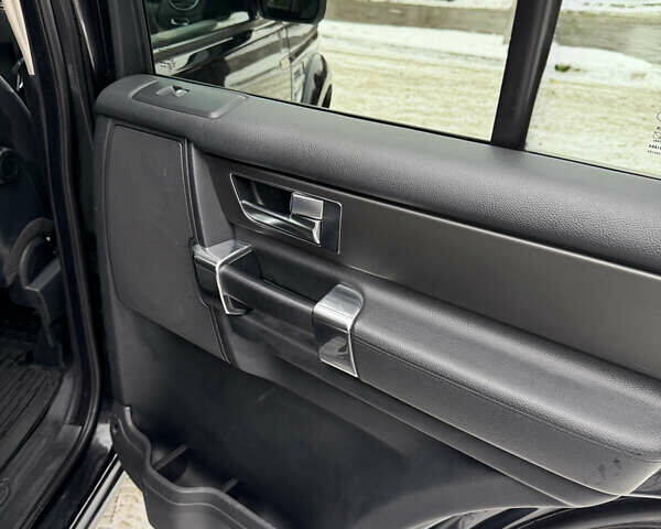 Чорний Ленд Ровер Діскавері, об'ємом двигуна 2.99 л та пробігом 304 тис. км за 23000 $, фото 13 на Automoto.ua