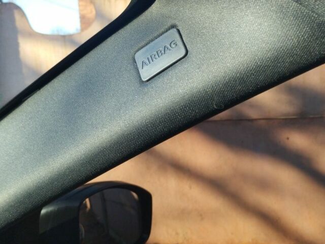 Черный Ленд Ровер Дискавери, объемом двигателя 2 л и пробегом 218 тыс. км за 19000 $, фото 18 на Automoto.ua