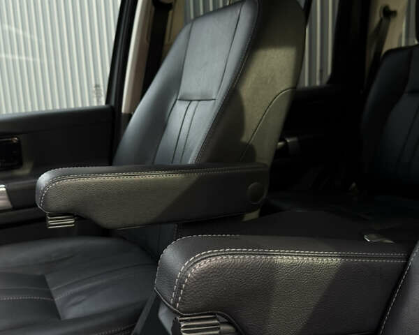 Черный Ленд Ровер Дискавери, объемом двигателя 3 л и пробегом 129 тыс. км за 20300 $, фото 46 на Automoto.ua