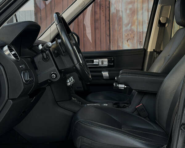 Чорний Ленд Ровер Діскавері, об'ємом двигуна 3 л та пробігом 158 тис. км за 22000 $, фото 23 на Automoto.ua