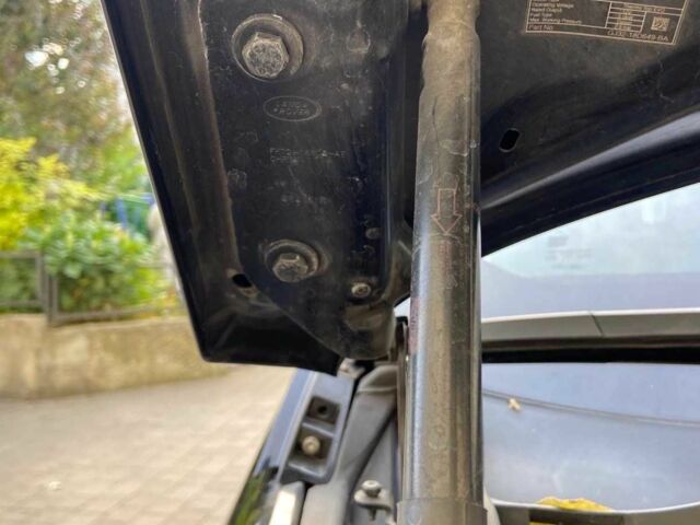 Черный Ленд Ровер Дискавери, объемом двигателя 2.2 л и пробегом 225 тыс. км за 18000 $, фото 12 на Automoto.ua