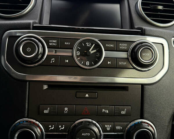 Чорний Ленд Ровер Діскавері, об'ємом двигуна 3 л та пробігом 129 тис. км за 23800 $, фото 64 на Automoto.ua