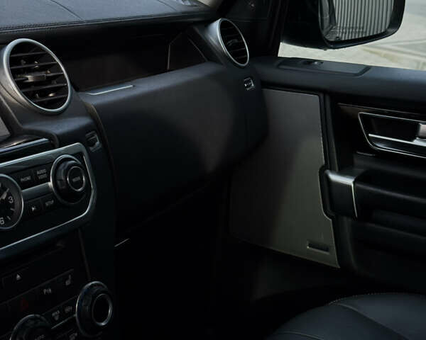 Чорний Ленд Ровер Діскавері, об'ємом двигуна 3 л та пробігом 129 тис. км за 23800 $, фото 58 на Automoto.ua