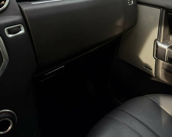 Черный Ленд Ровер Дискавери, объемом двигателя 3 л и пробегом 129 тыс. км за 20300 $, фото 50 на Automoto.ua