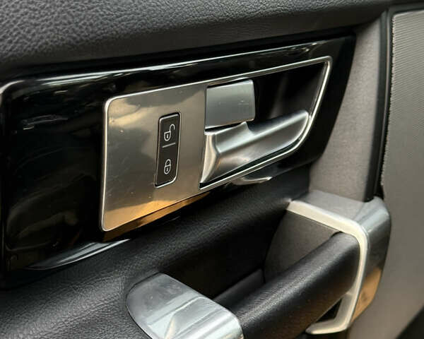 Чорний Ленд Ровер Діскавері, об'ємом двигуна 3 л та пробігом 129 тис. км за 21300 $, фото 42 на Automoto.ua