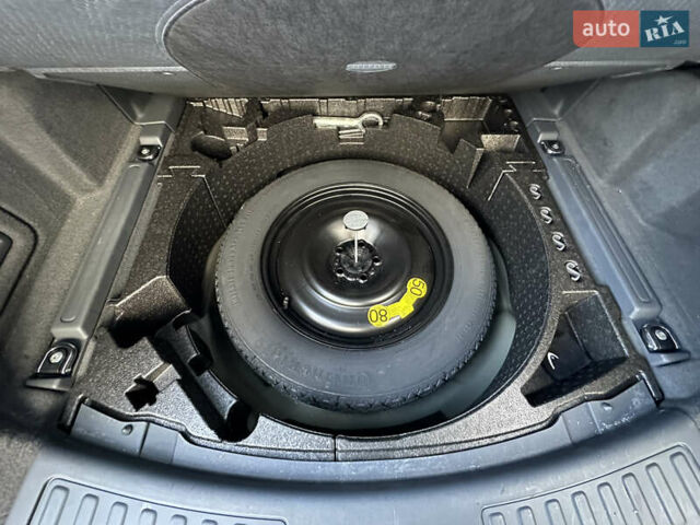 Чорний Ленд Ровер Діскавері, об'ємом двигуна 2 л та пробігом 141 тис. км за 15800 $, фото 41 на Automoto.ua