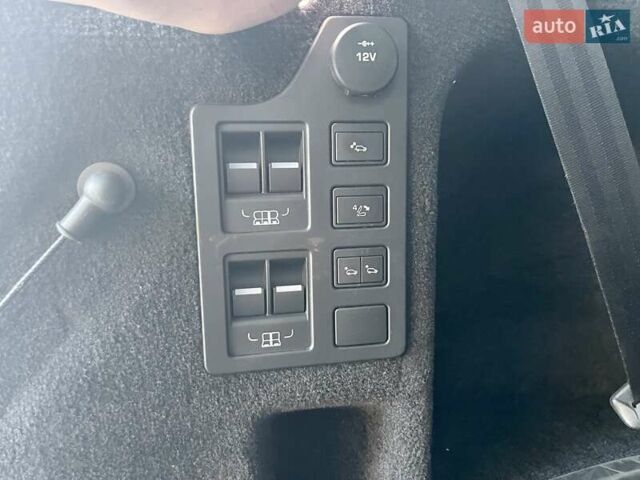 Черный Ленд Ровер Дискавери, объемом двигателя 3 л и пробегом 169 тыс. км за 32600 $, фото 31 на Automoto.ua