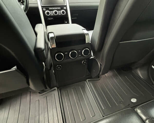 Черный Ленд Ровер Дискавери, объемом двигателя 2.99 л и пробегом 169 тыс. км за 37000 $, фото 15 на Automoto.ua