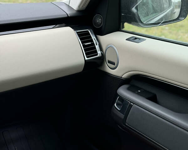 Чорний Ленд Ровер Діскавері, об'ємом двигуна 3 л та пробігом 114 тис. км за 28000 $, фото 12 на Automoto.ua