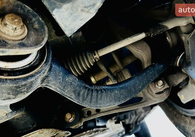 Черный Ленд Ровер Дискавери, объемом двигателя 2 л и пробегом 119 тыс. км за 29200 $, фото 29 на Automoto.ua