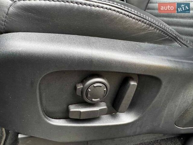 Черный Ленд Ровер Дискавери, объемом двигателя 3 л и пробегом 161 тыс. км за 31290 $, фото 18 на Automoto.ua