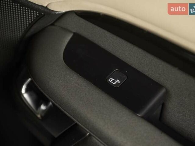 Ленд Ровер Дискавери 2019 в Одессе на Automoto.ua Черный Ленд Ровер Дискавери, объемом двигателя 2 л и пробегом 192 тыс. км за 33500 $, фото 56 на Automoto.ua