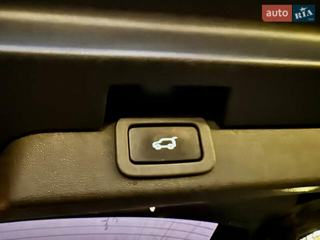 Черный Ленд Ровер Дискавери, объемом двигателя 2 л и пробегом 130 тыс. км за 33400 $, фото 70 на Automoto.ua