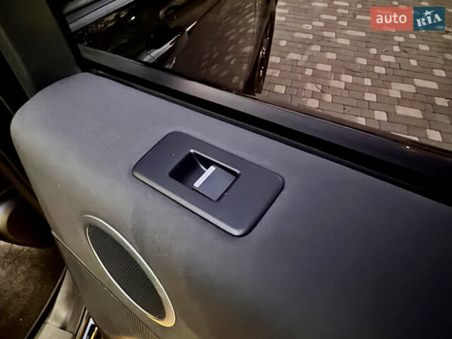 Черный Ленд Ровер Дискавери, объемом двигателя 2 л и пробегом 130 тыс. км за 33400 $, фото 65 на Automoto.ua