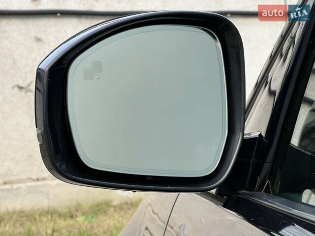 Черный Ленд Ровер Дискавери, объемом двигателя 3 л и пробегом 143 тыс. км за 25500 $, фото 7 на Automoto.ua