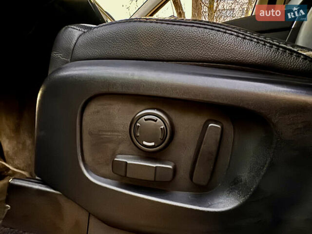 Черный Ленд Ровер Дискавери, объемом двигателя 2 л и пробегом 130 тыс. км за 33400 $, фото 45 на Automoto.ua