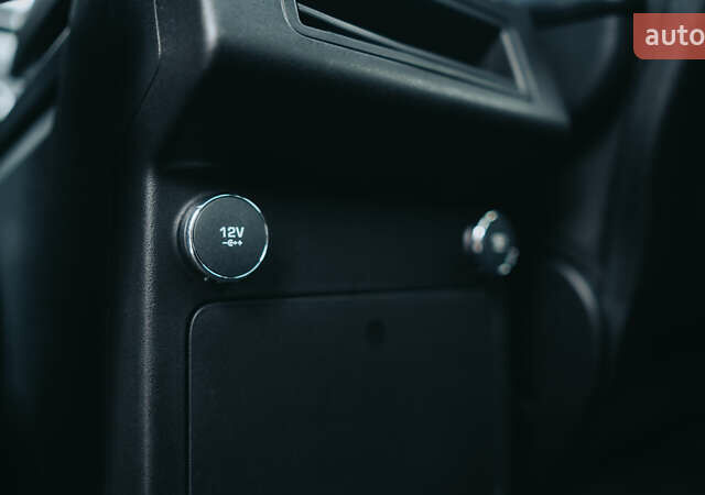 Ленд Ровер Дискавери 2019 в Киеве на Automoto.ua Черный Ленд Ровер Дискавери, объемом двигателя 3 л и пробегом 140 тыс. км за 28400 $, фото 31 на Automoto.ua