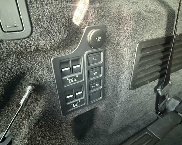 Чорний Ленд Ровер Діскавері, об'ємом двигуна 3 л та пробігом 64 тис. км за 36000 $, фото 27 на Automoto.ua