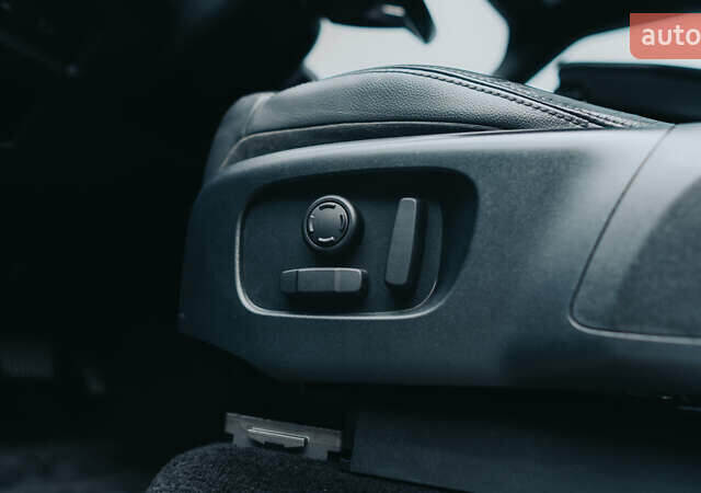 Ленд Ровер Дискавери 2019 в Киеве на Automoto.ua Черный Ленд Ровер Дискавери, объемом двигателя 3 л и пробегом 140 тыс. км за 28400 $, фото 22 на Automoto.ua