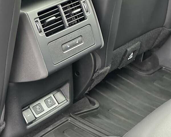 Черный Ленд Ровер Дискавери, объемом двигателя 3 л и пробегом 11 тыс. км за 87500 $, фото 21 на Automoto.ua